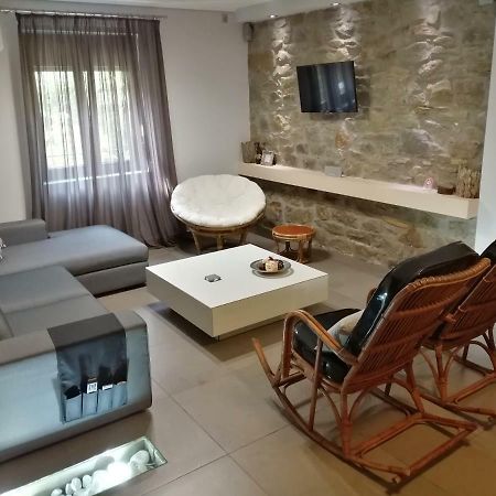 Modern Residence In The Center Of Trikala Luaran gambar