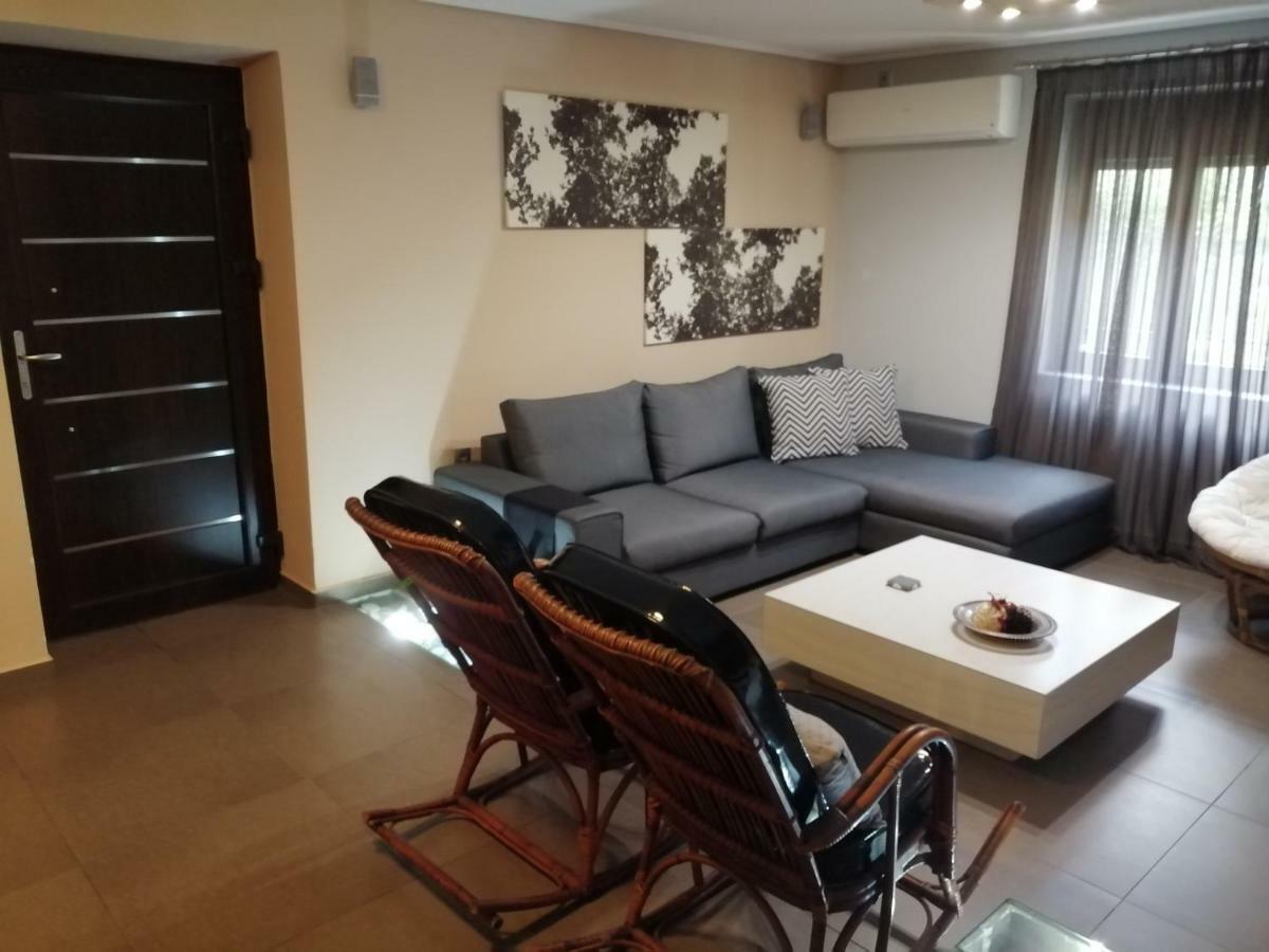 Modern Residence In The Center Of Trikala Luaran gambar